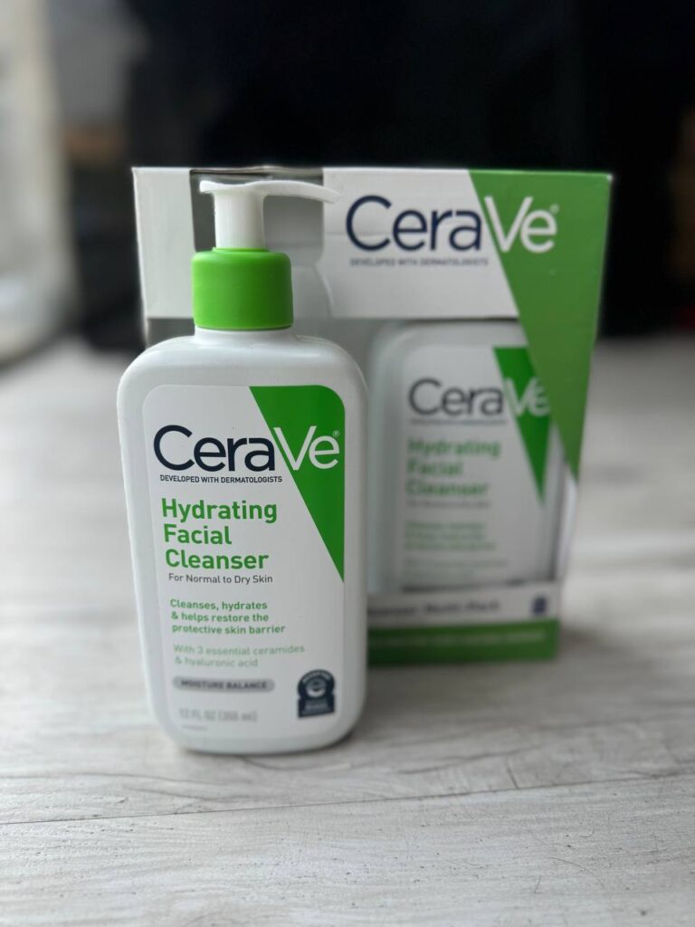 پاک کننده صورت سیراوی مدل Hydrating برای پوست خشک و معمولی