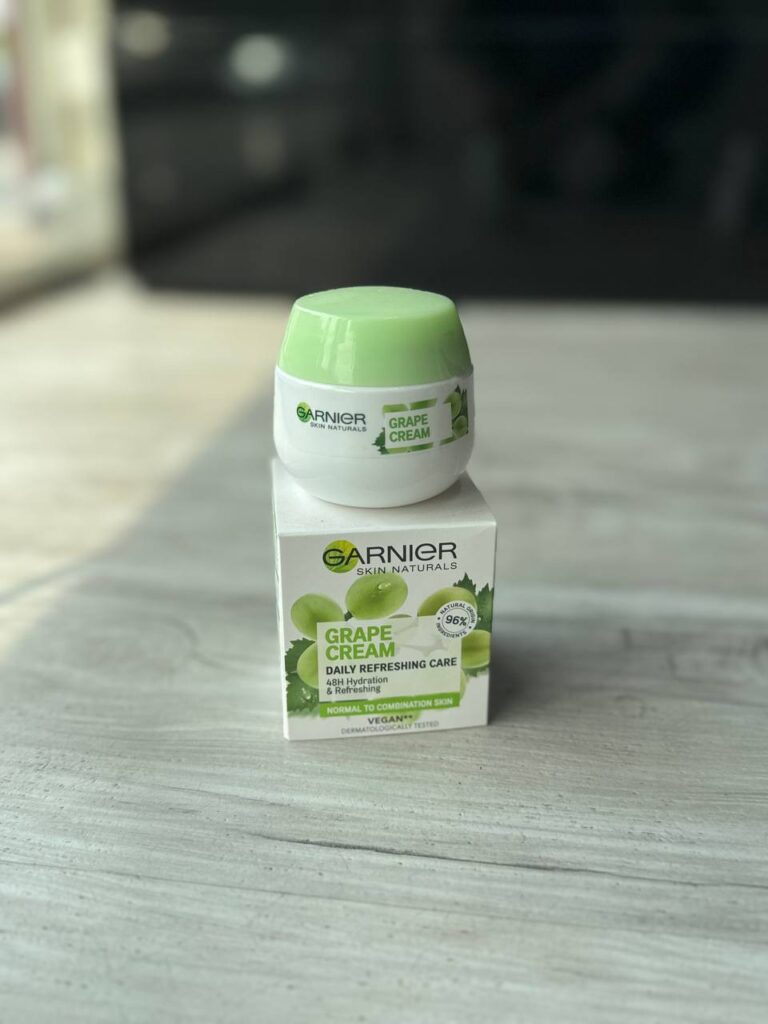 کرم مرطوب کننده روزانه گارنیه Skin Naturals Grape Cream