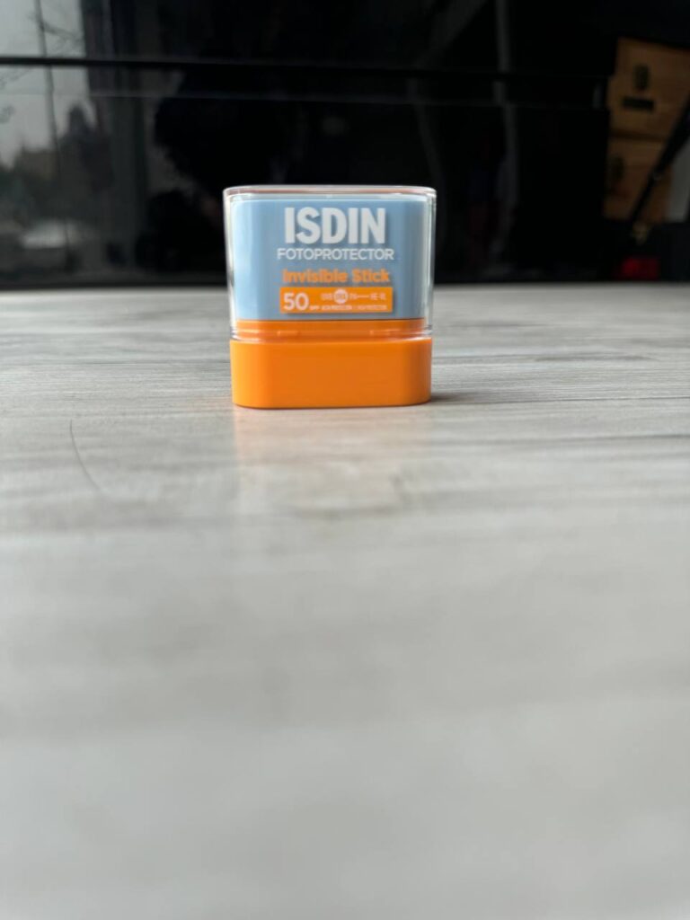 ضد آفتاب استیکی ایزدین مدل Invisible Stick SPF 50