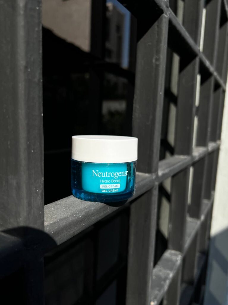 ژل کرم آبرسان Neutrogena Hydro Boost