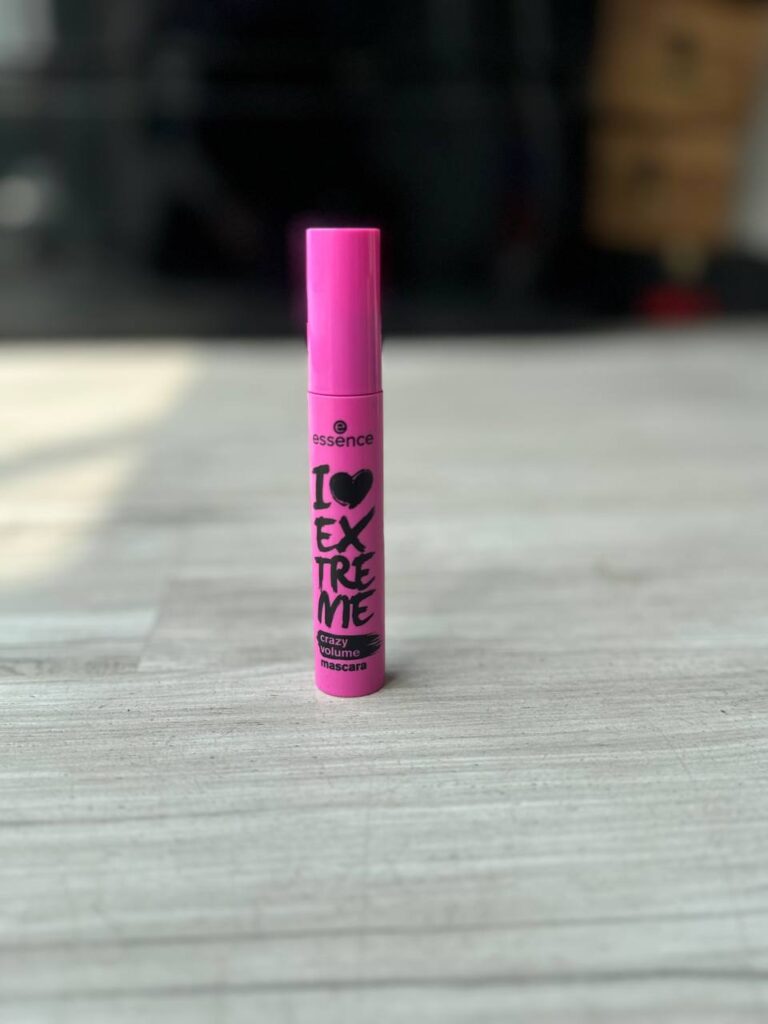 ریمل حجم دهنده Essence مدل I Love Extreme Crazy Volume