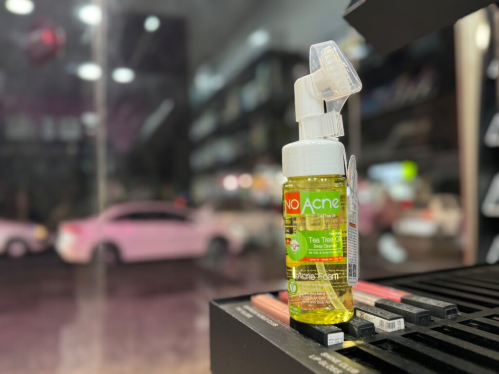 پاکسازی صورت نوآکنه پاکسازی صورت نوآکنه