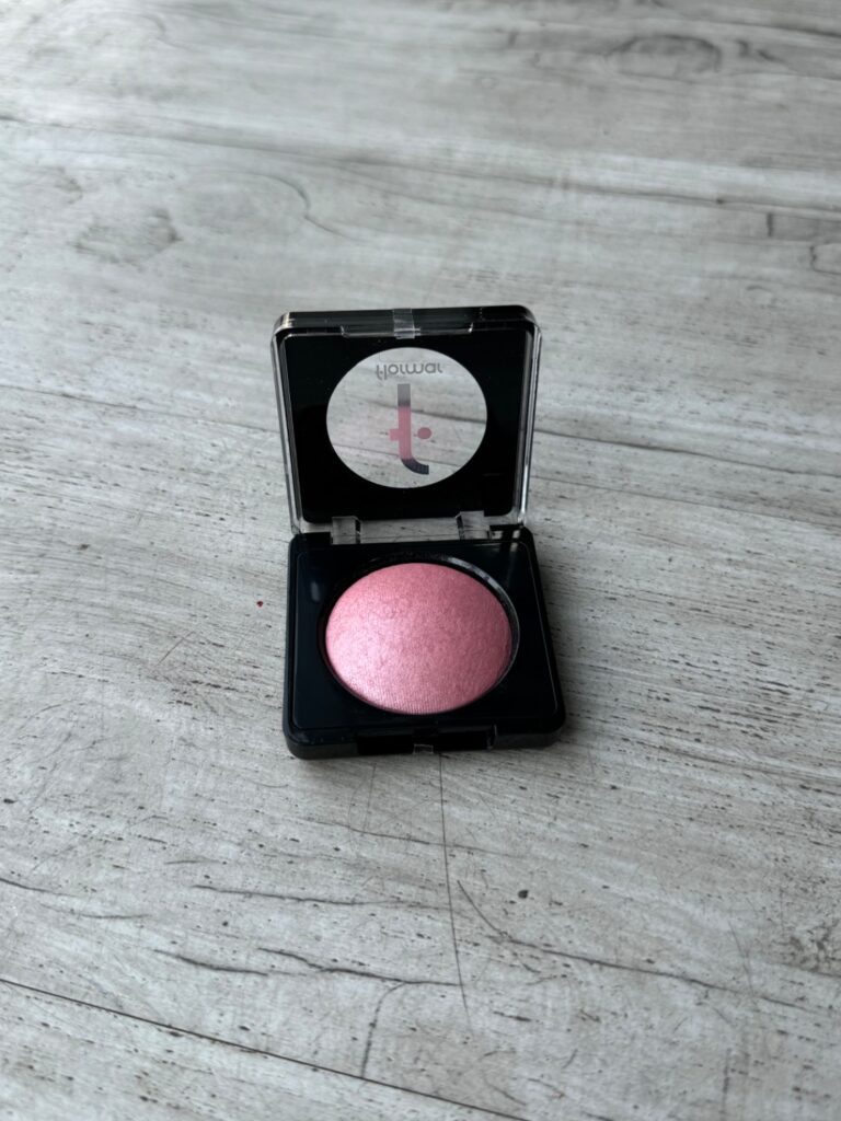 رژ گونه جامد ترمیت با بسته بندی مشکی و آینه